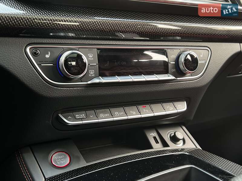 Внедорожник / Кроссовер Audi SQ5 2020 в Киеве