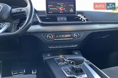 Внедорожник / Кроссовер Audi SQ5 2017 в 