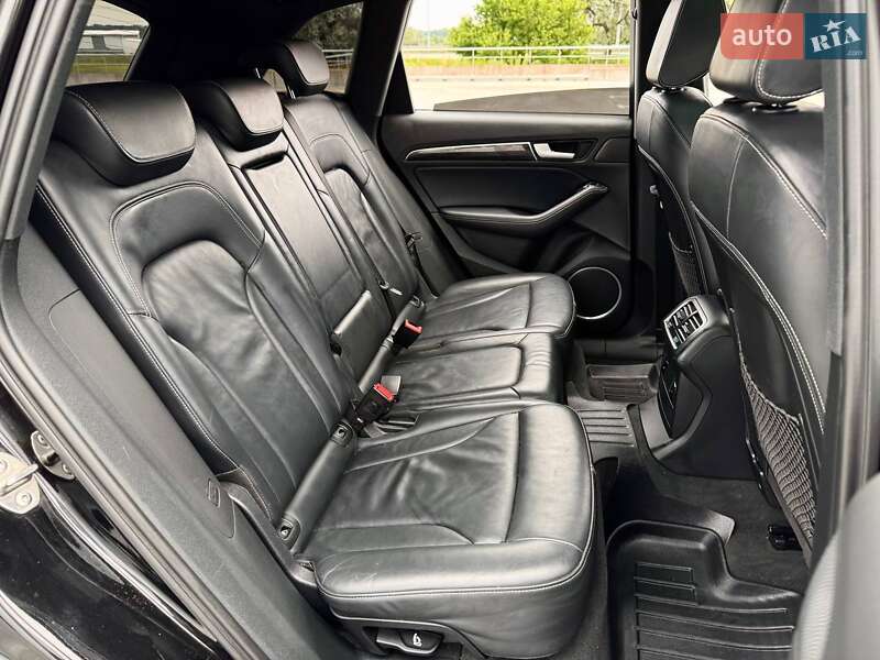 Внедорожник / Кроссовер Audi SQ5 2015 в Киеве