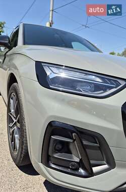 Внедорожник / Кроссовер Audi SQ5 2021 в 