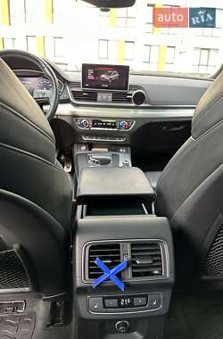 Внедорожник / Кроссовер Audi SQ5 2017 в 