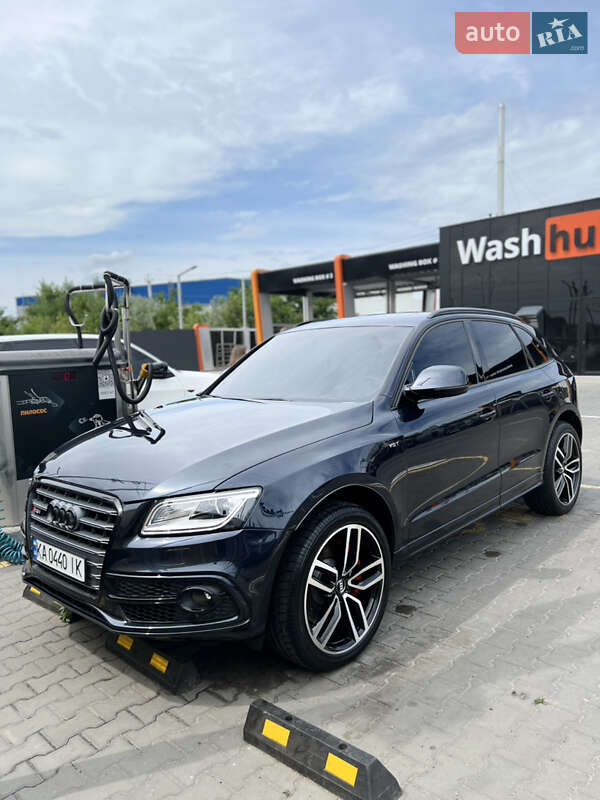 Внедорожник / Кроссовер Audi SQ5 2015 в 