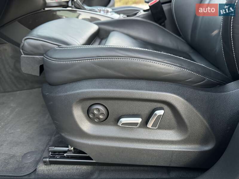 Внедорожник / Кроссовер Audi SQ5 2015 в Киеве
