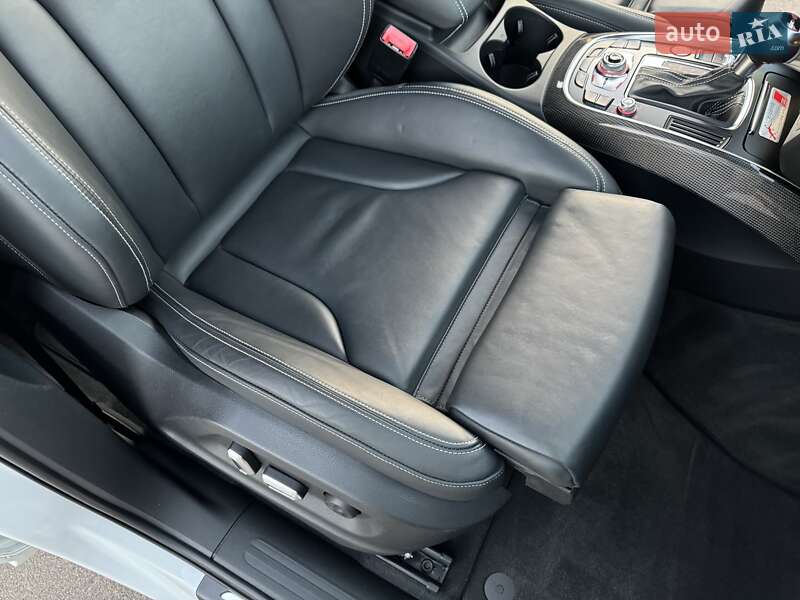 Внедорожник / Кроссовер Audi SQ5 2015 в Киеве