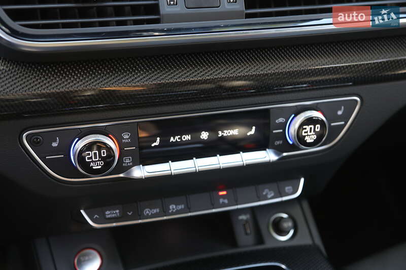 Внедорожник / Кроссовер Audi SQ5 2022 в Харькове