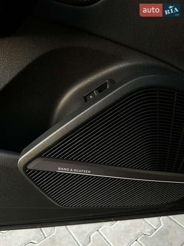 Внедорожник / Кроссовер Audi SQ5 2017 в Стрые