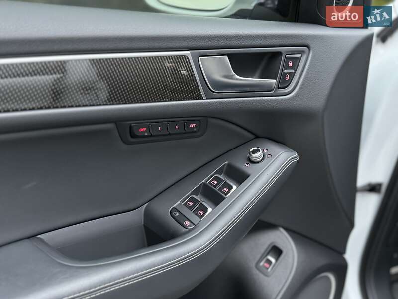 Внедорожник / Кроссовер Audi SQ5 2015 в Киеве