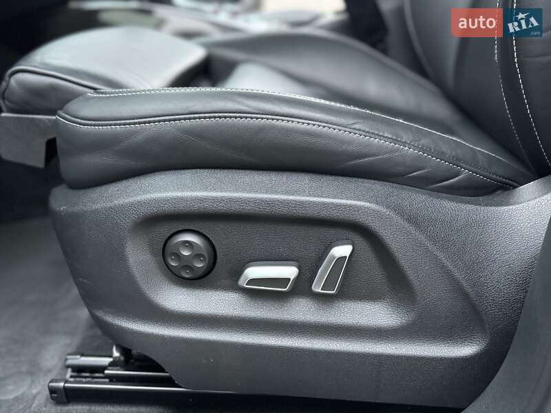 Внедорожник / Кроссовер Audi SQ5 2015 в Киеве