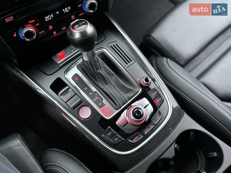 Внедорожник / Кроссовер Audi SQ5 2015 в Киеве
