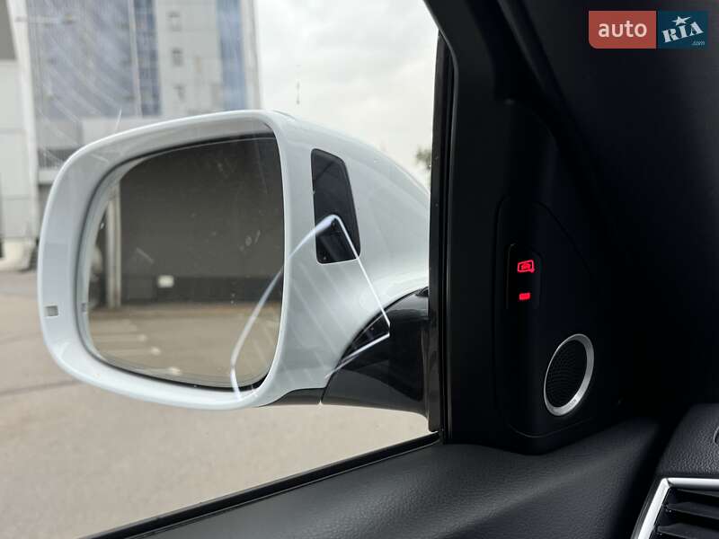 Внедорожник / Кроссовер Audi SQ5 2015 в Киеве