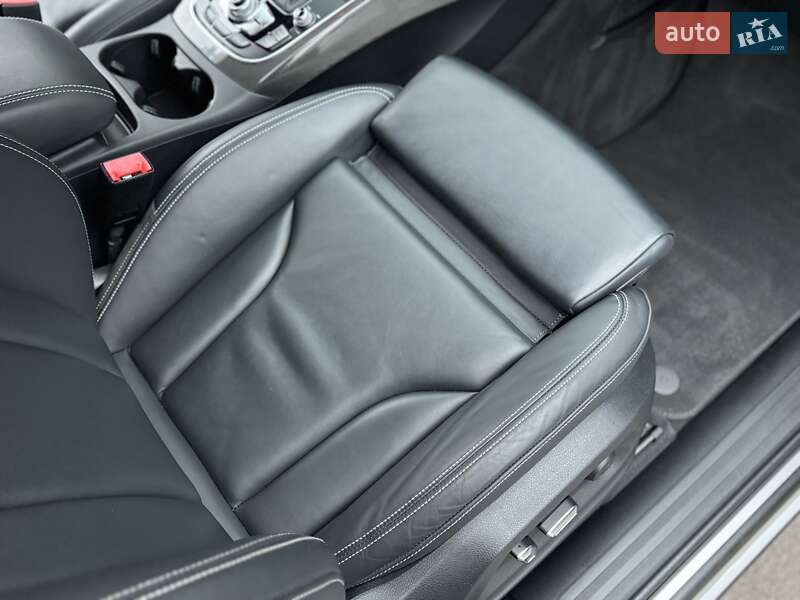 Внедорожник / Кроссовер Audi SQ5 2015 в Киеве