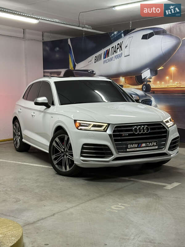 Внедорожник / Кроссовер Audi SQ5 2017 в 