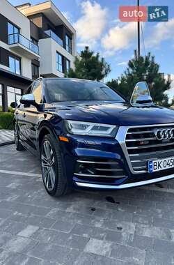 Внедорожник / Кроссовер Audi SQ5 2017 в 