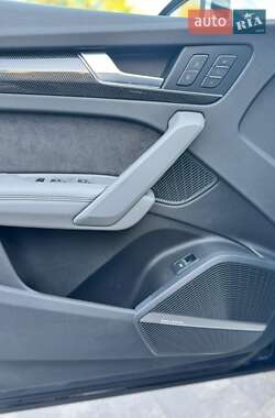 Внедорожник / Кроссовер Audi SQ5 2017 в 