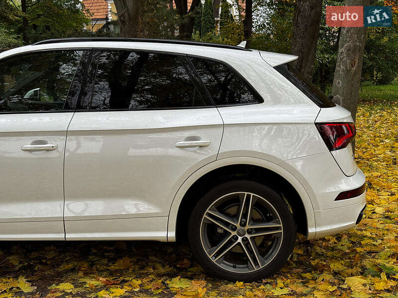 Внедорожник / Кроссовер Audi SQ5 2019 в Киеве