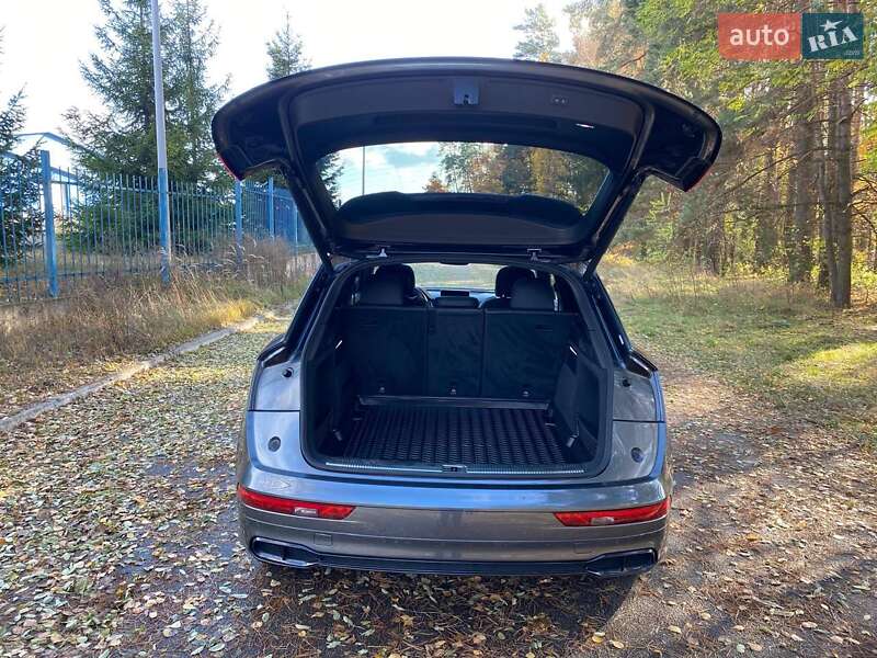 Внедорожник / Кроссовер Audi SQ5 2019 в Киеве