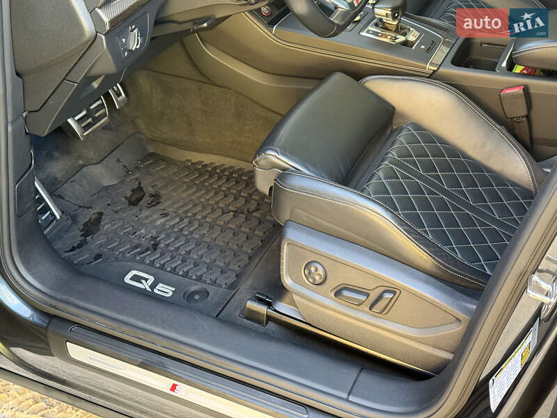 Позашляховик / Кросовер Audi SQ5 2017 в Києві фото 22 Позашляховик / Кросовер Audi SQ5 2017 в Києві