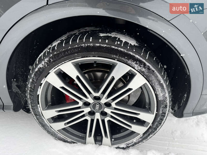 Внедорожник / Кроссовер Audi SQ5 2018 в Луцке