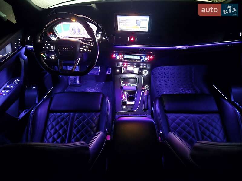 Позашляховик / Кросовер Audi SQ5 2018 в Городенці