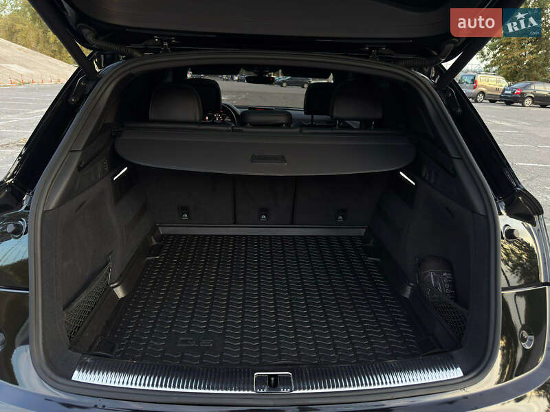 Внедорожник / Кроссовер Audi SQ5 2017 в Кривом Роге