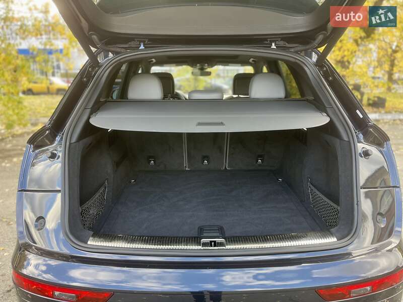 Внедорожник / Кроссовер Audi SQ5 2019 в Киеве