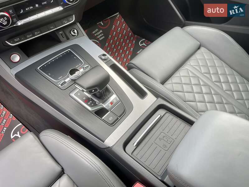 Внедорожник / Кроссовер Audi SQ5 2019 в Киеве