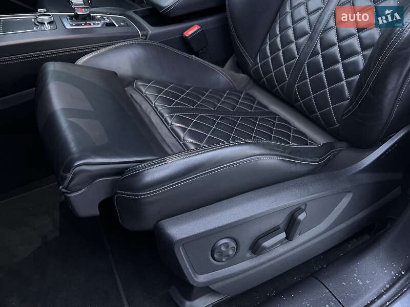 Внедорожник / Кроссовер Audi SQ5 2018 в Житомире