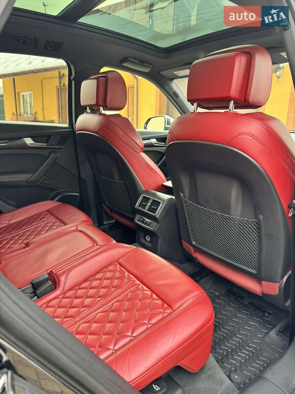 Внедорожник / Кроссовер Audi SQ5 2017 в Долине