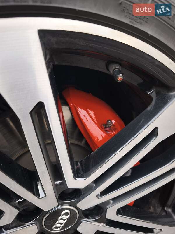 Внедорожник / Кроссовер Audi SQ5 2018 в Киеве