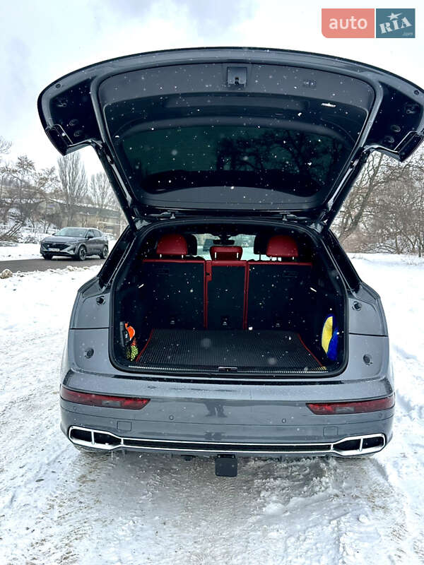 Позашляховик / Кросовер Audi SQ5 2018 в Дніпрі