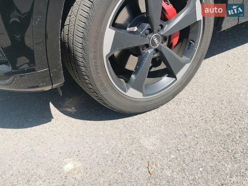 Внедорожник / Кроссовер Audi SQ5 2019 в Киеве