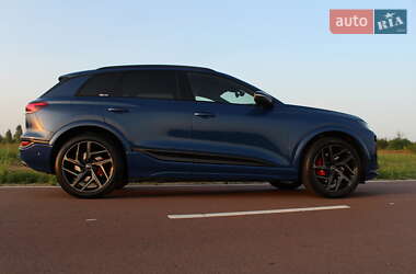 Внедорожник / Кроссовер Audi SQ6 e-tron 2024 в 