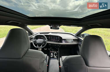 Внедорожник / Кроссовер Audi SQ6 e-tron 2024 в 
