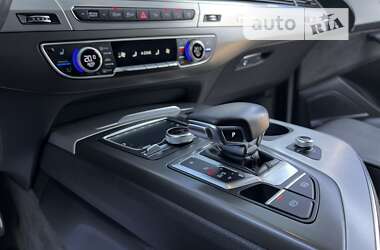 Внедорожник / Кроссовер Audi SQ7 2016 в 
