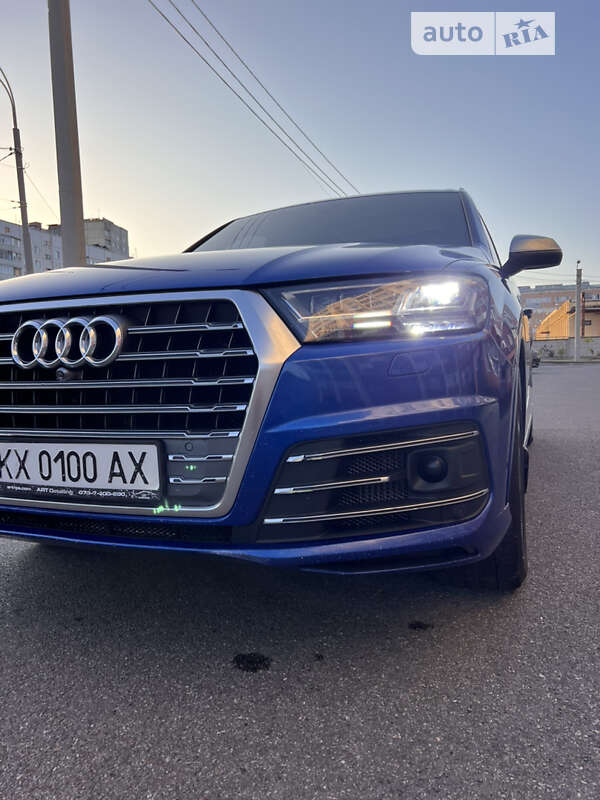 Позашляховик / Кросовер Audi SQ7 2017 в Києві