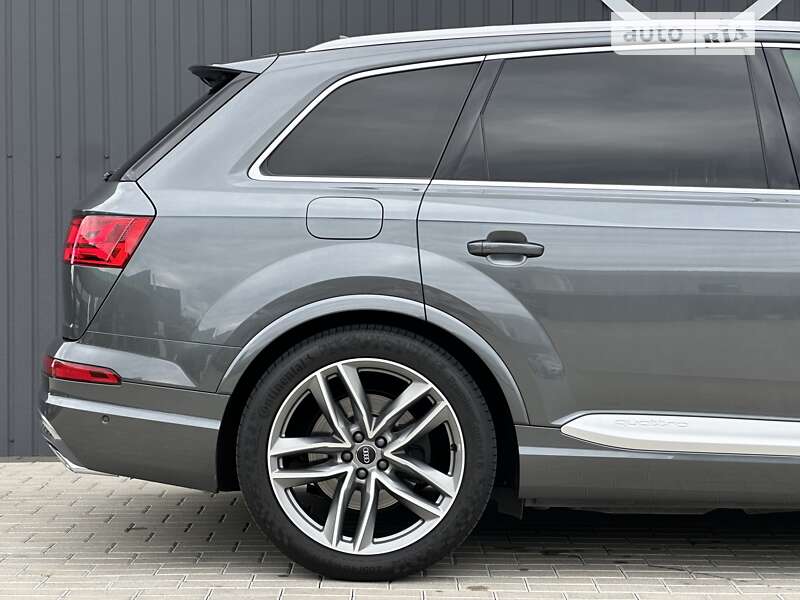 Позашляховик / Кросовер Audi SQ7 2017 в Мукачевому