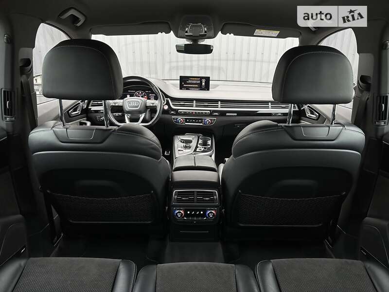 Позашляховик / Кросовер Audi SQ7 2017 в Мукачевому