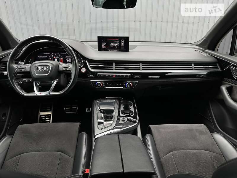 Позашляховик / Кросовер Audi SQ7 2017 в Мукачевому