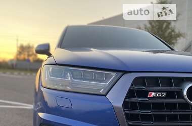 Позашляховик / Кросовер Audi SQ7 2017 в Рівному