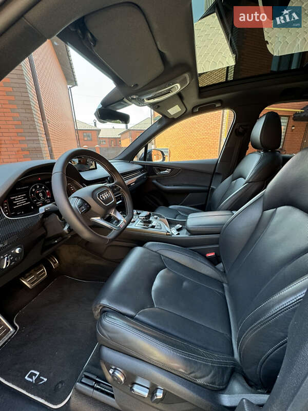 Внедорожник / Кроссовер Audi SQ7 2017 в Виннице