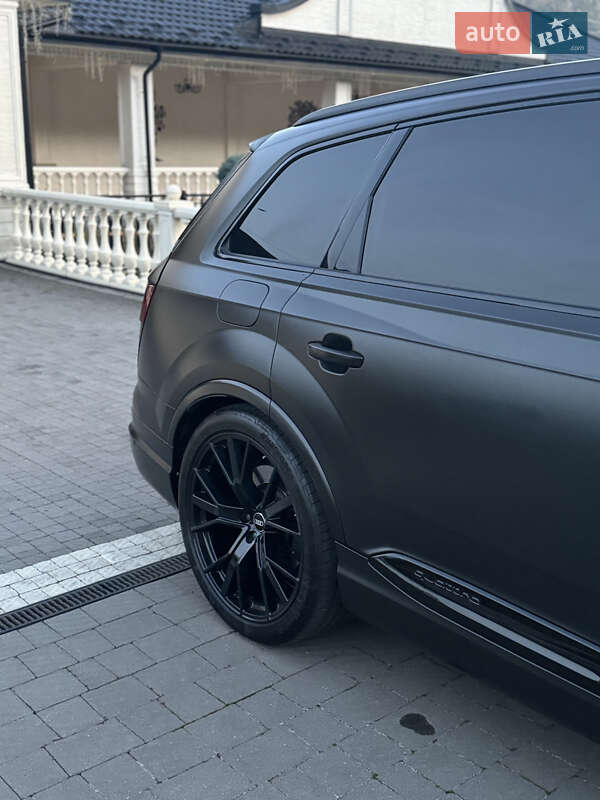 Внедорожник / Кроссовер Audi SQ7 2017 в Мукачево