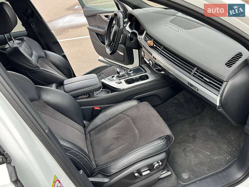 Внедорожник / Кроссовер Audi SQ7 2017 в Киеве