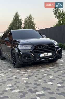 Внедорожник / Кроссовер Audi SQ7 2017 в Радомышле