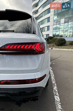 Внедорожник / Кроссовер Audi SQ7 2021 в 