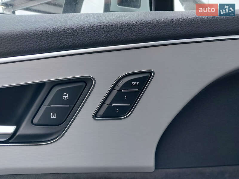 Позашляховик / Кросовер Audi SQ7 2020 в Луцьку