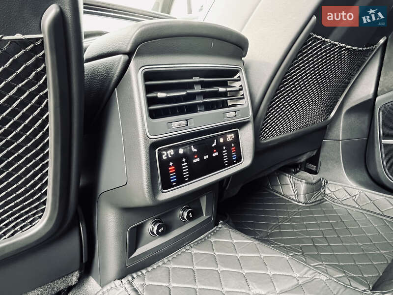 Позашляховик / Кросовер Audi SQ7 2020 в Луцьку