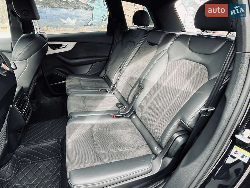 Позашляховик / Кросовер Audi SQ7 2020 в Луцьку
