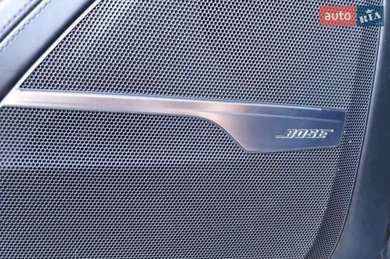 Внедорожник / Кроссовер Audi SQ7 2016 в Карловке