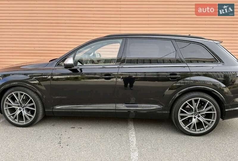 Внедорожник / Кроссовер Audi SQ7 2016 в Карловке