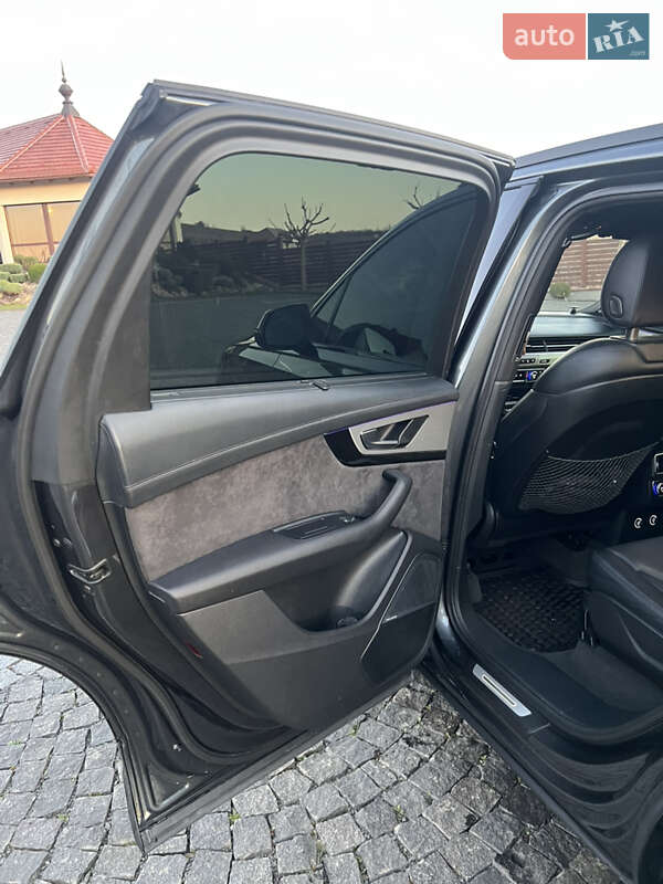 Внедорожник / Кроссовер Audi SQ7 2019 в Берегово